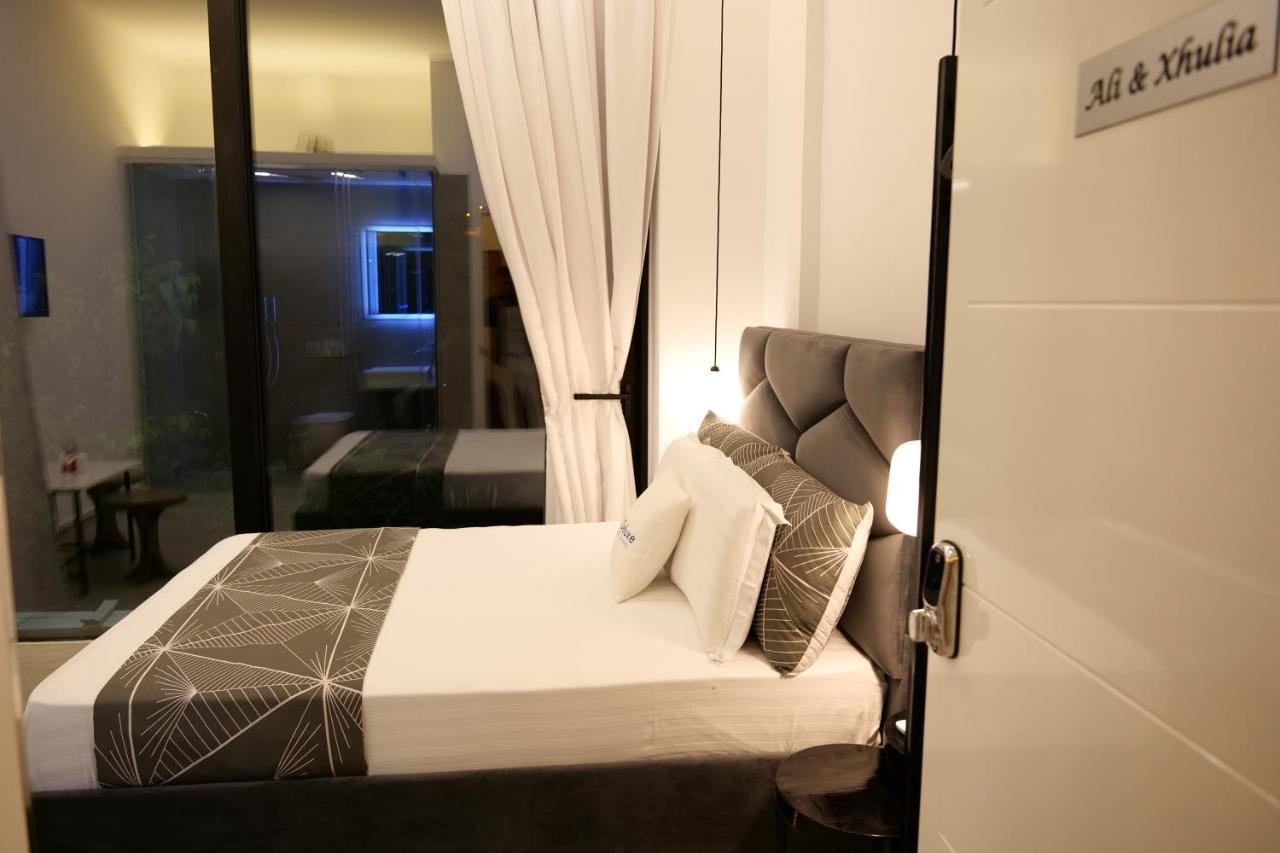 Nili Deluxe Hotell Sarandë Exteriör bild