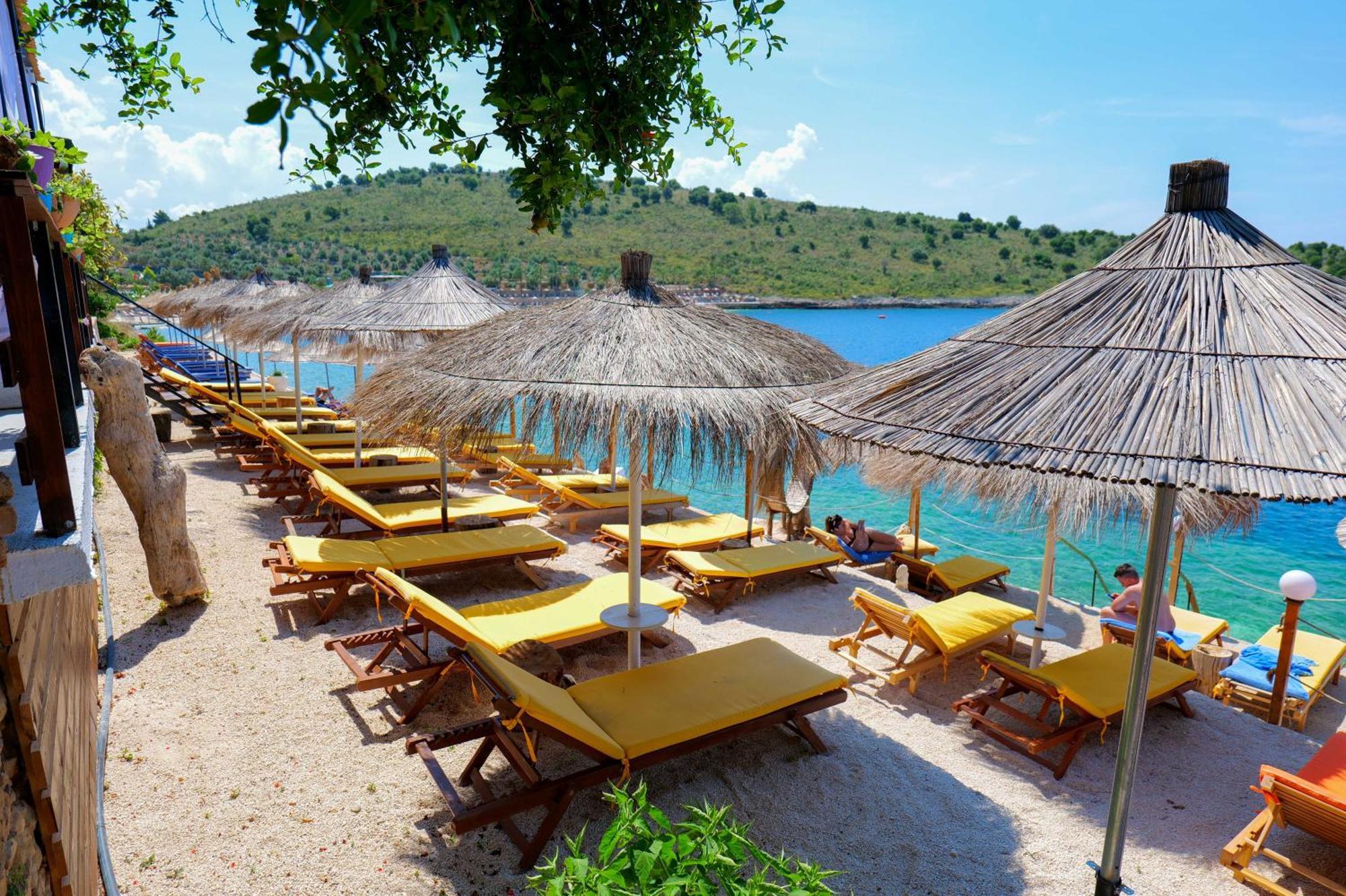 Nili Deluxe Hotell Sarandë Exteriör bild