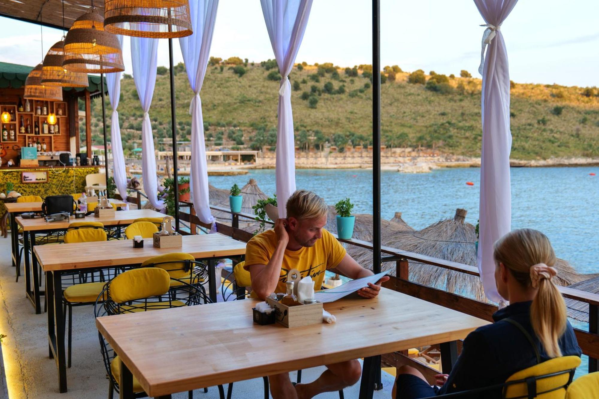 Nili Deluxe Hotell Sarandë Exteriör bild