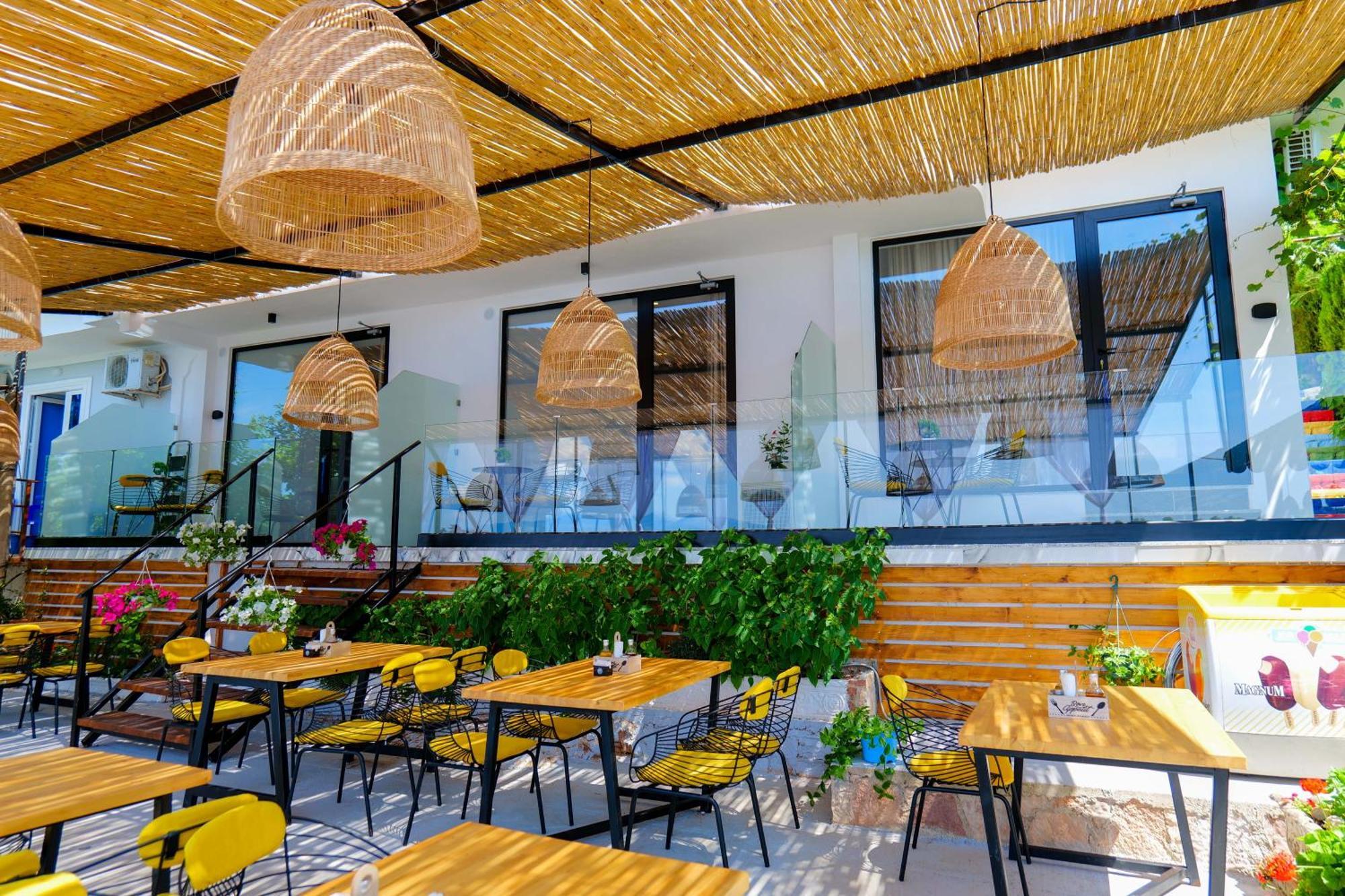 Nili Deluxe Hotell Sarandë Exteriör bild
