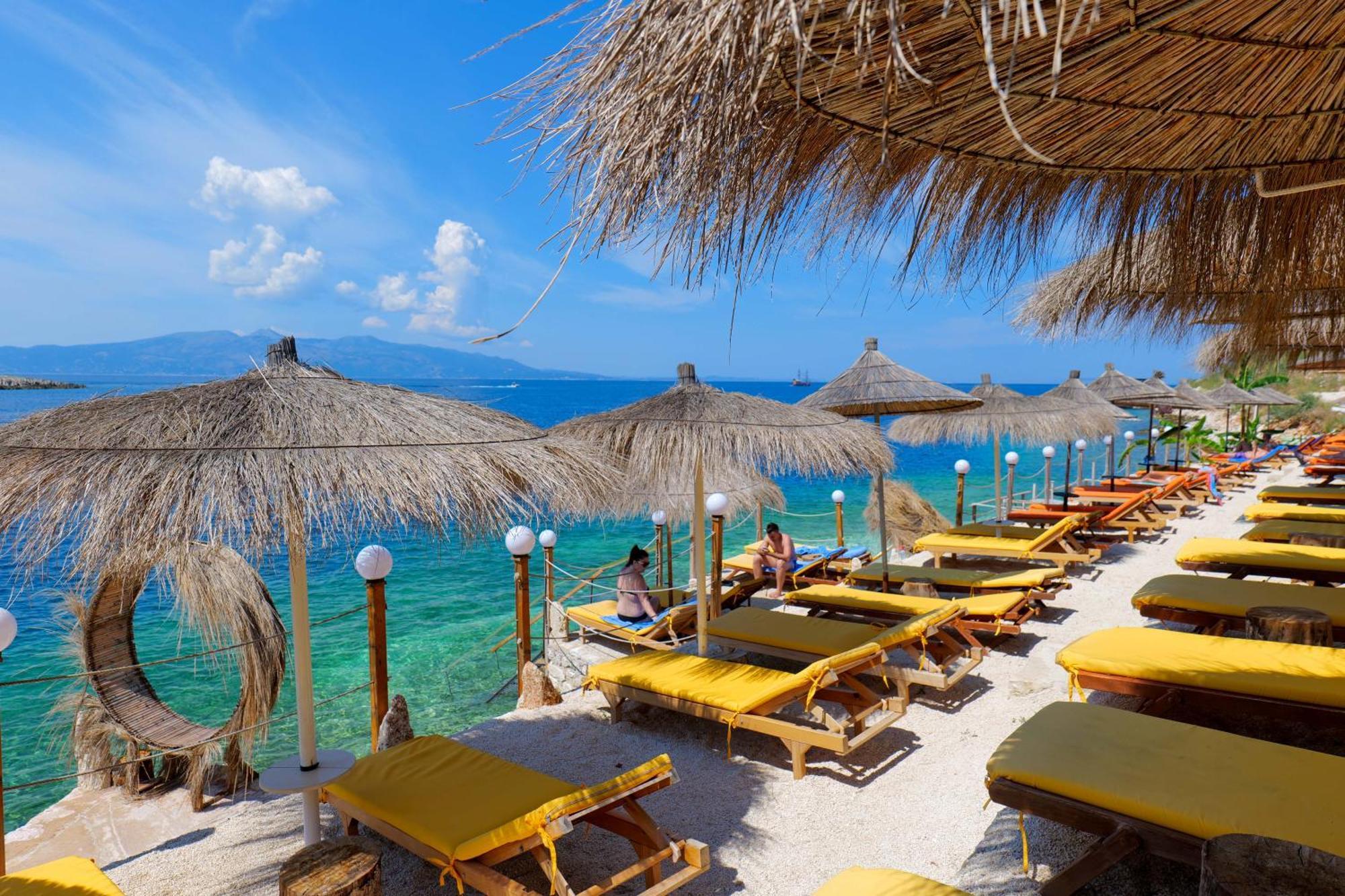 Nili Deluxe Hotell Sarandë Exteriör bild