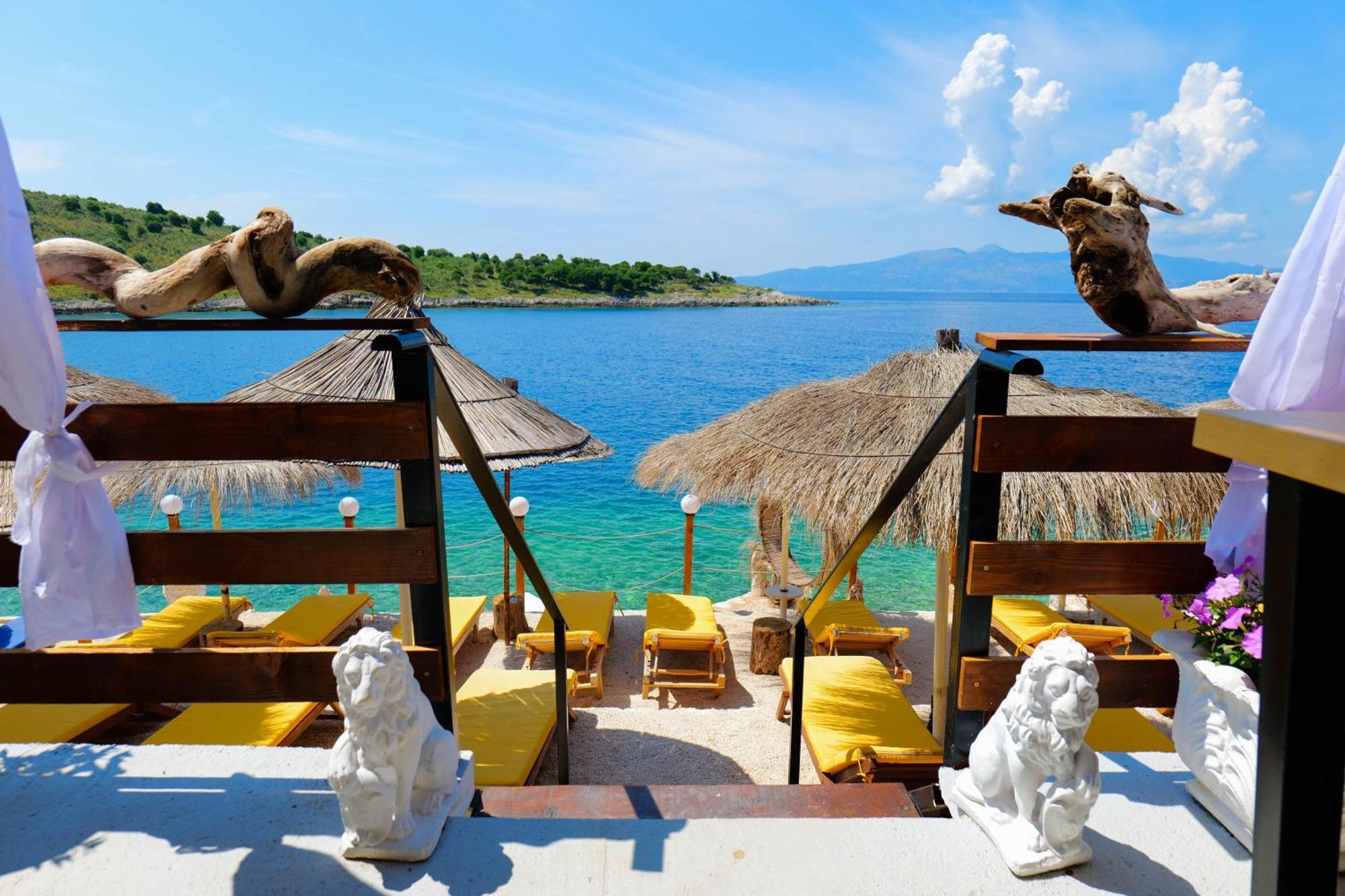 Nili Deluxe Hotell Sarandë Exteriör bild
