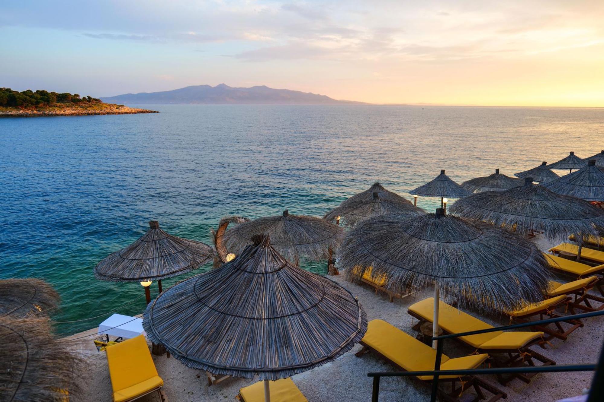 Nili Deluxe Hotell Sarandë Exteriör bild