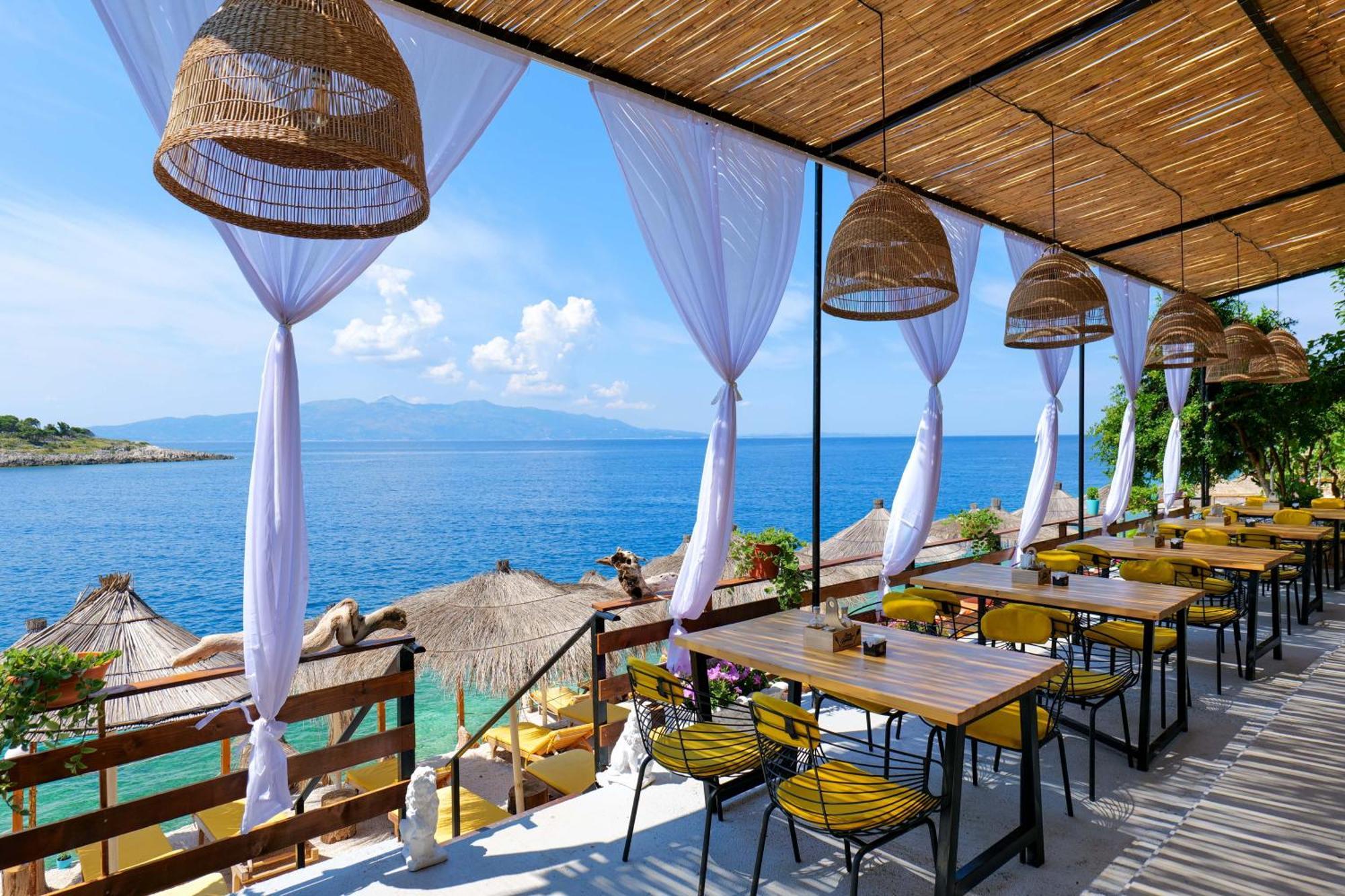 Nili Deluxe Hotell Sarandë Exteriör bild