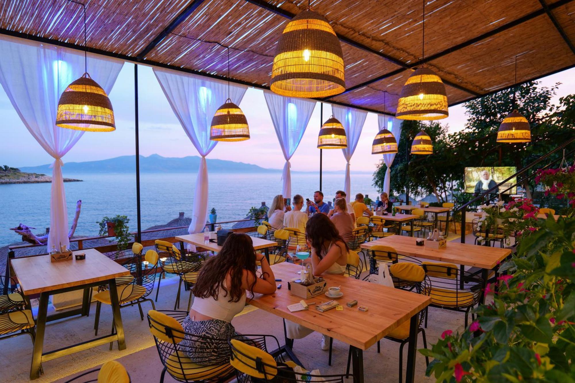 Nili Deluxe Hotell Sarandë Exteriör bild