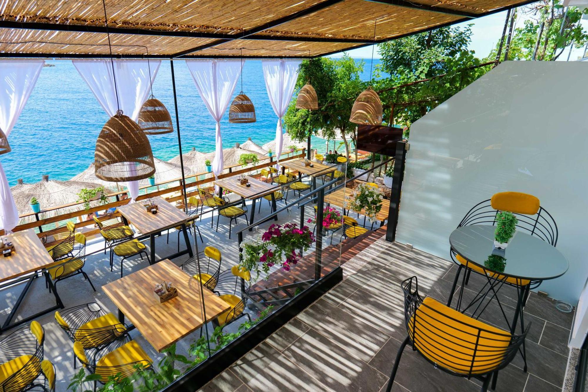 Nili Deluxe Hotell Sarandë Exteriör bild