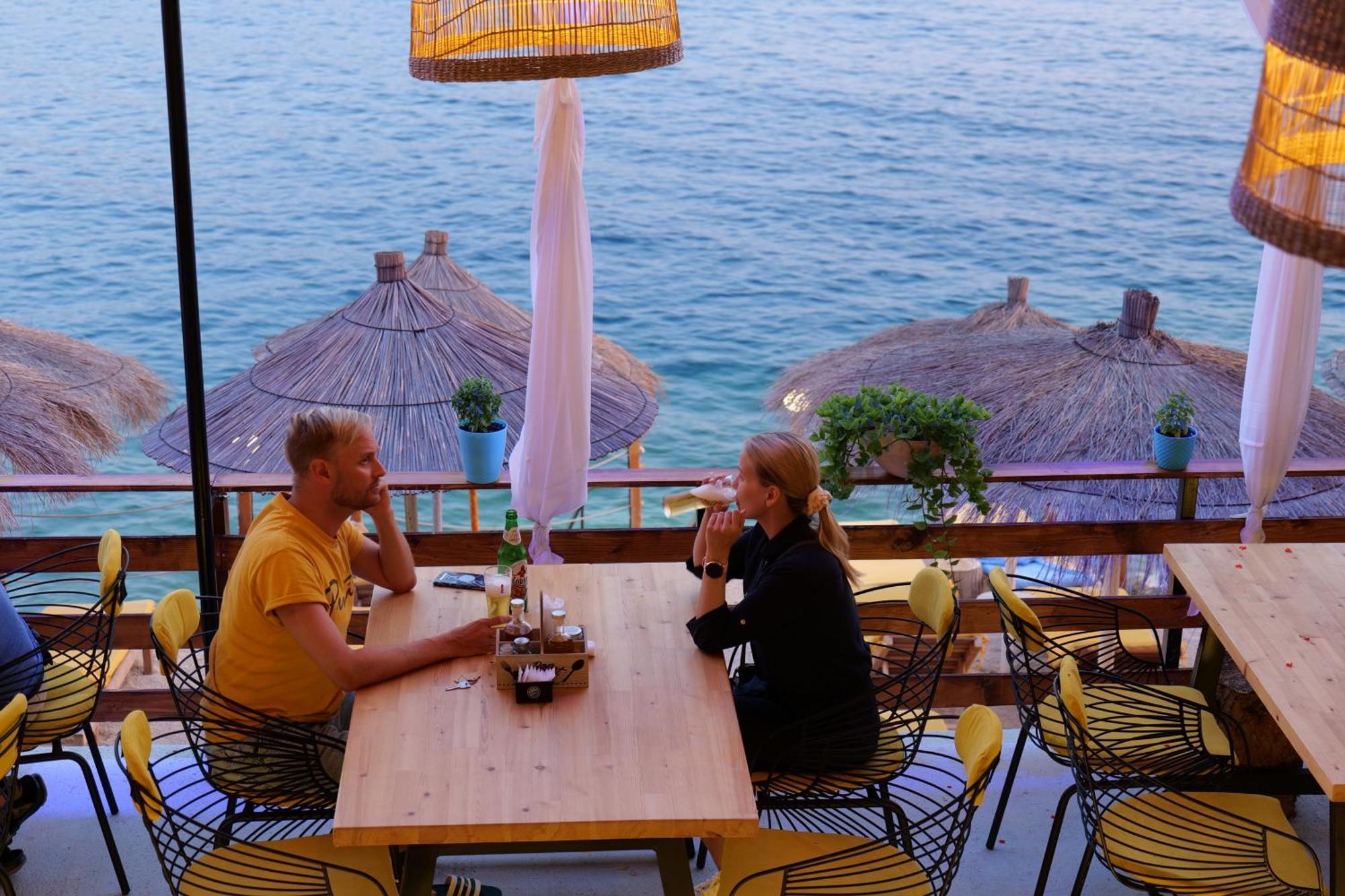 Nili Deluxe Hotell Sarandë Exteriör bild