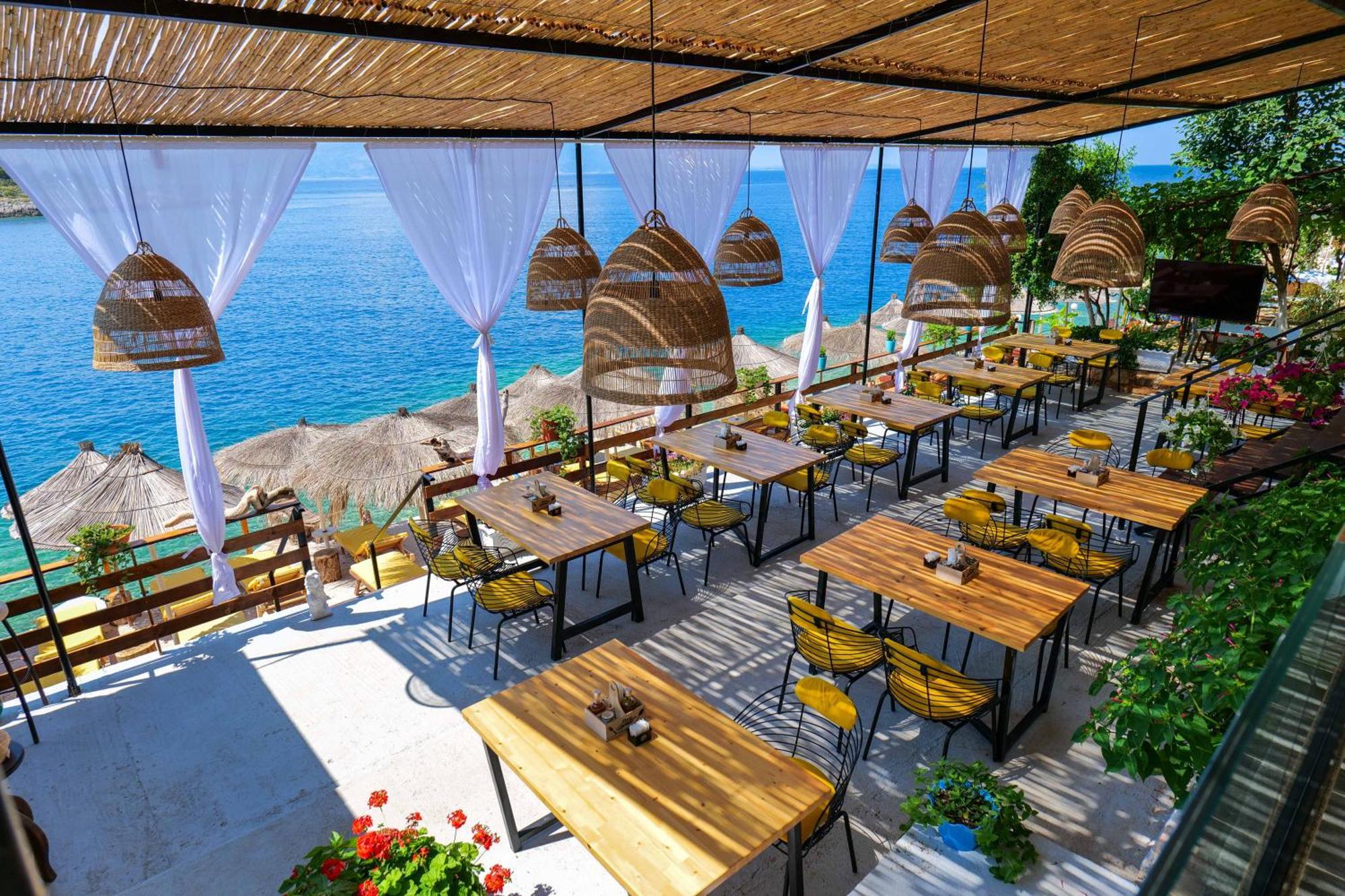 Nili Deluxe Hotell Sarandë Exteriör bild